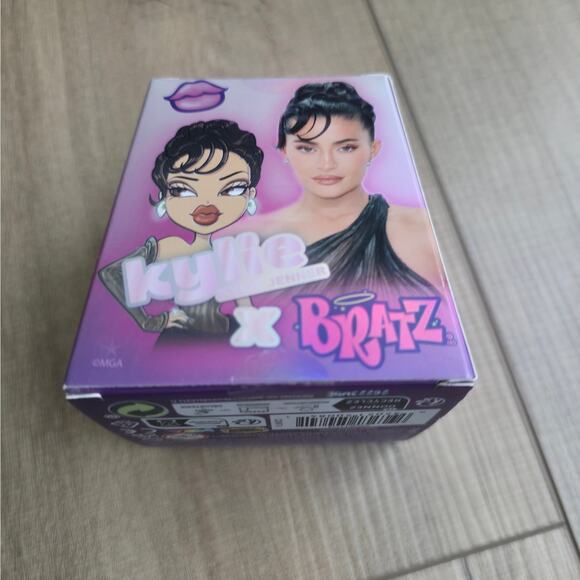 Mini Bratz x Kylie Jenner Series 1 "Final Look" Capsule Collectible Figures - Picture 2 of 8
